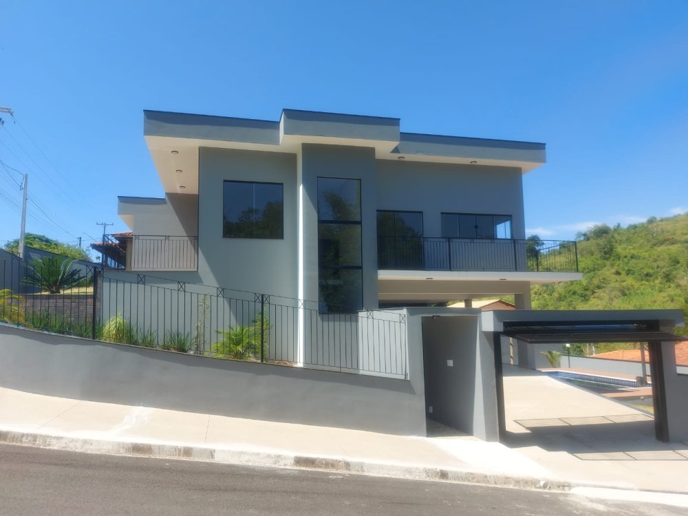 Casa Alto Padrão - Venda - . - Serra Negra - SP