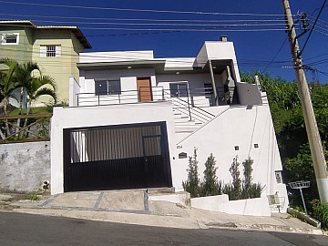 Espa�osa Casa em Serra Negra-SP