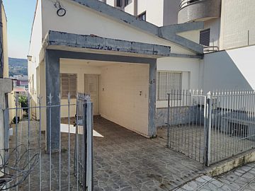 Casa em Serra Negra-SP/ Perto do Shopping!