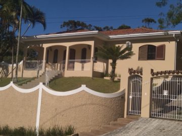 Casa Ampla a 5 minutos das Ruas Centrais de Serra Negra-SP!